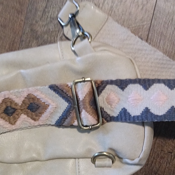 Sling cross body Bag vegan leather 🌸 - Picture 7 of 11